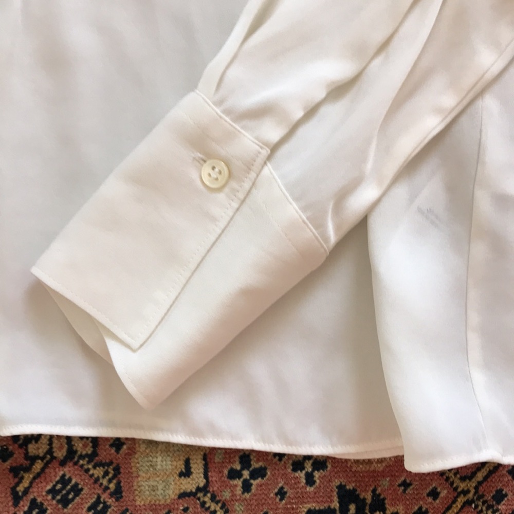 Vince Slim Fit Popover Cream Silk Blouse Size 2 - Picture 4 of 13